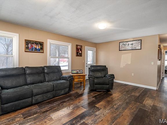 3rd image of 105 Watkins St