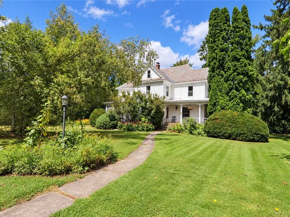 752 Gravel Rd, Seneca Falls, NY 13148