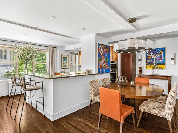400 East 52nd Street image 1 of 13