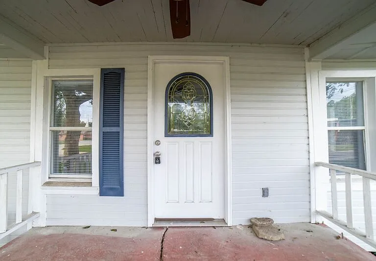 518 Railroad St — Photo 6
