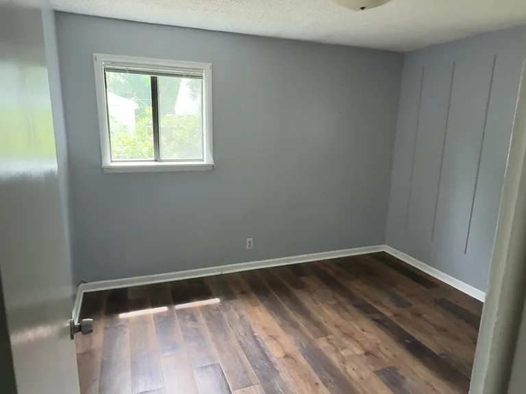 2225 S Division Ave — Photo 10