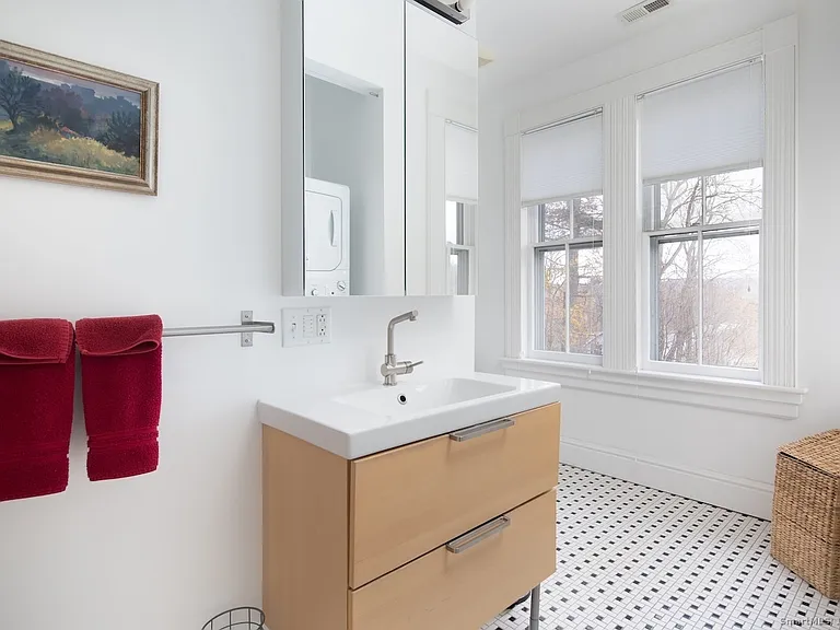 31 Sharon Rd #3 — Photo 10
