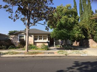 19035 Calvert St, Reseda, CA 91335