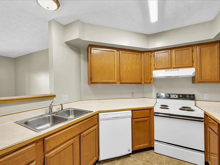 Parkview Apartments — Photo 12