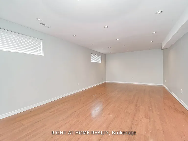 2 Iangrove Ter — Photo 2
