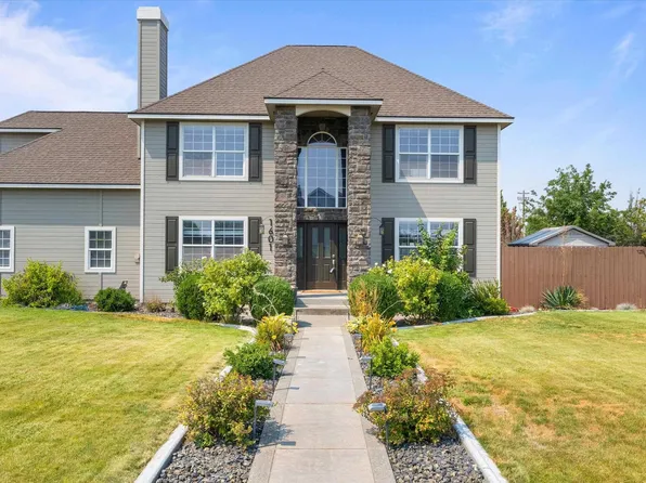 1601 S Highlands Blvd, West Richland, WA 99353