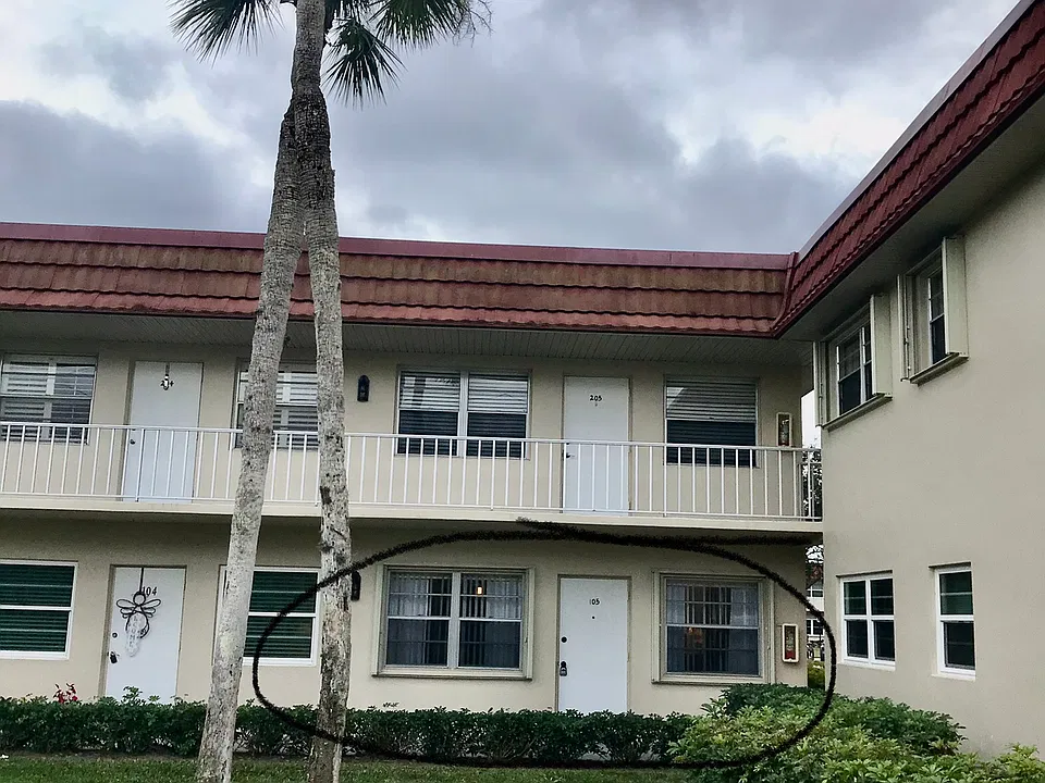 107 Spring Lake Ct #105