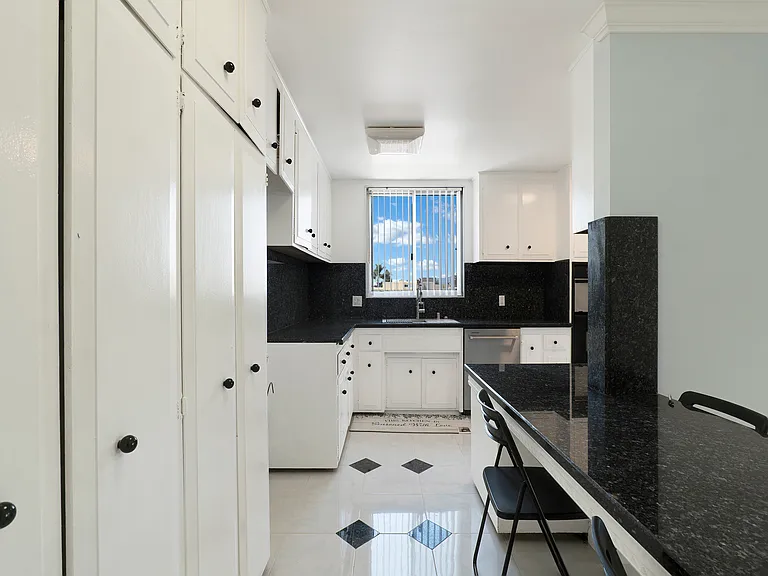 5301 Balboa Blvd #Q302 — Photo 17