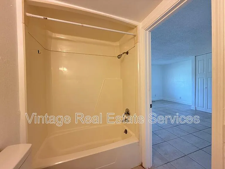 Whitehall Garden Apartments — Photo 14