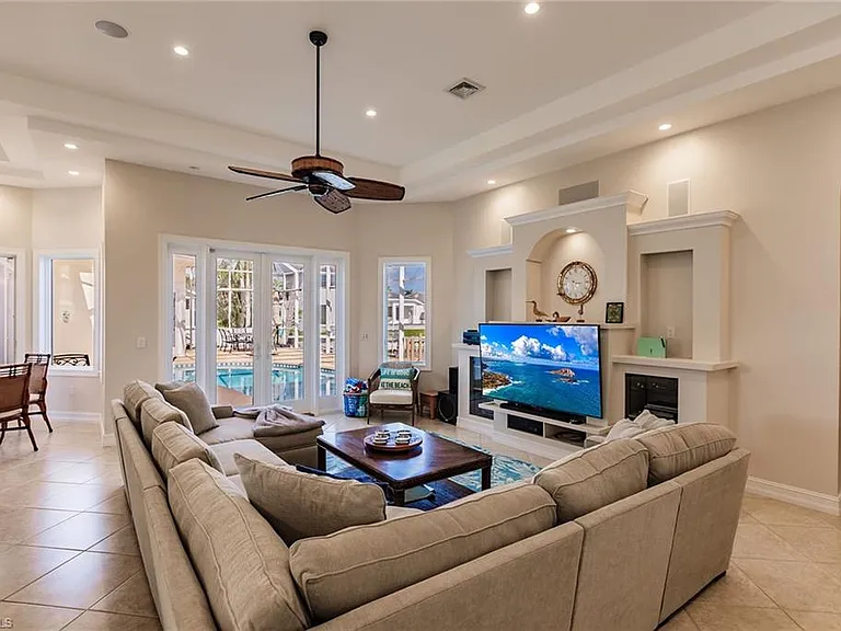 950 Snowberry Ct — Photo 6