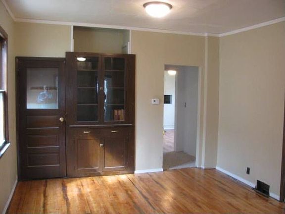 livingroom with built-in