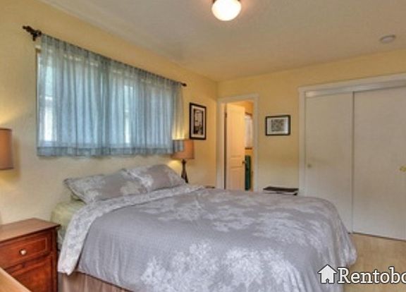 4th image of 213 Cottage Grove Ave