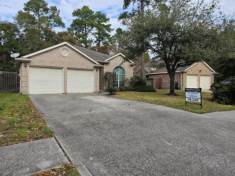 27182 Kings Manor Dr S — Photo 3