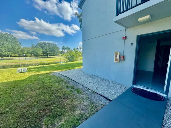 7195 NW 179th St, Hialeah, FL 33015