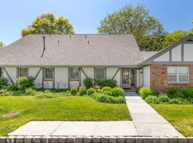 10 Leland Ln