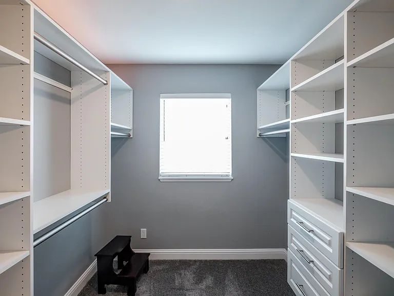 2215 Crestview Dr S — Photo 22