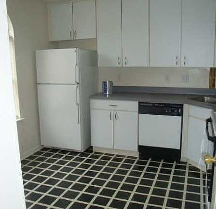3rd image of 602 Mary Robert Ln #103