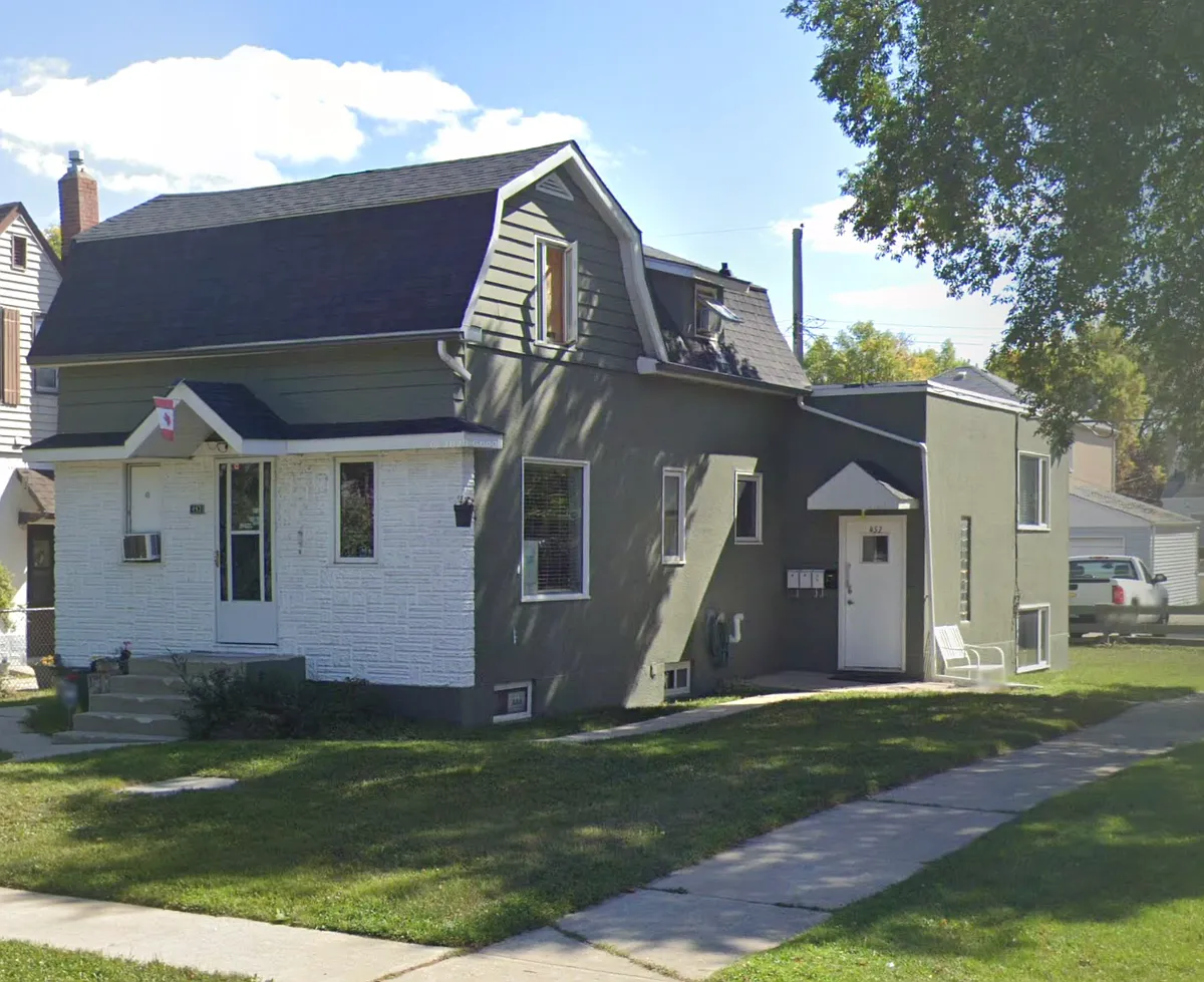 Building Photo - 452 Notre Dame St #4