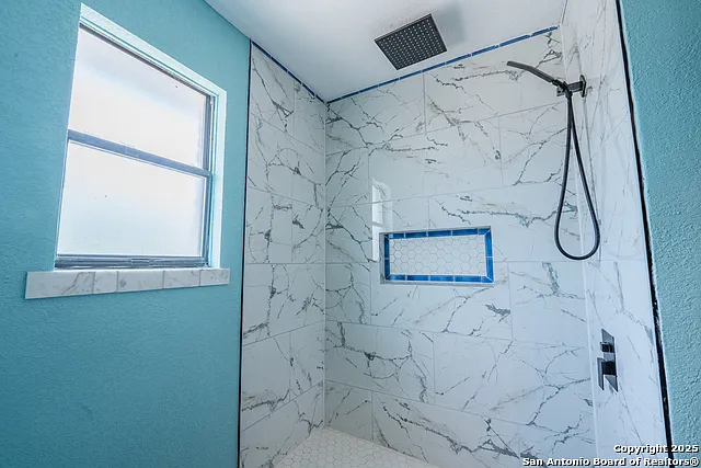 1002 River Oak Main House Seguin Ter #MAIN HOUSE — Photo 17