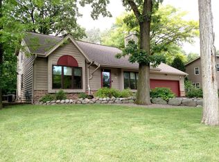 9015 S 84th St, Franklin, WI 53132