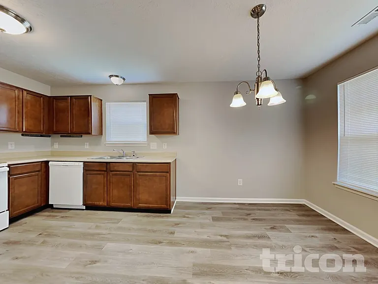 84 Rambling Rd — Photo 6