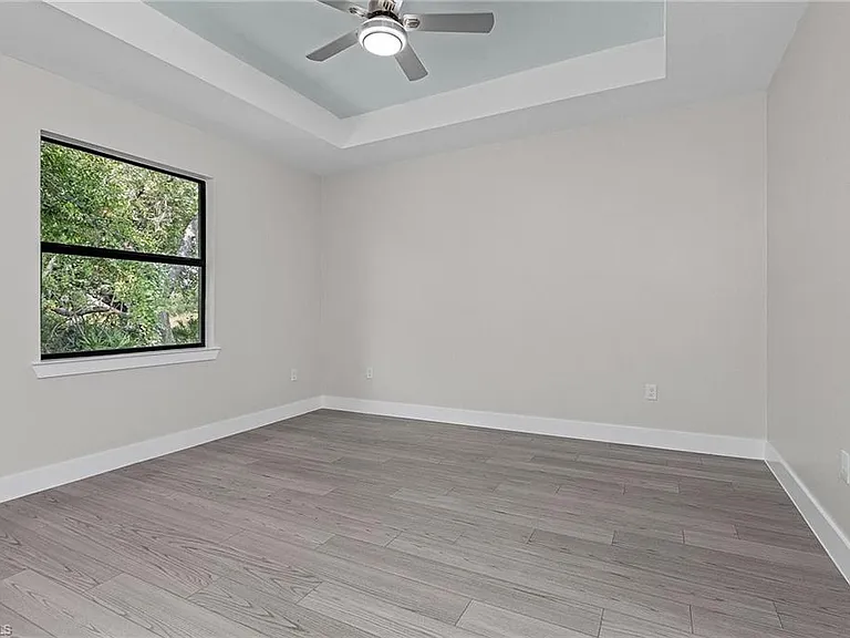26221 Sandhill Blvd — Photo 14