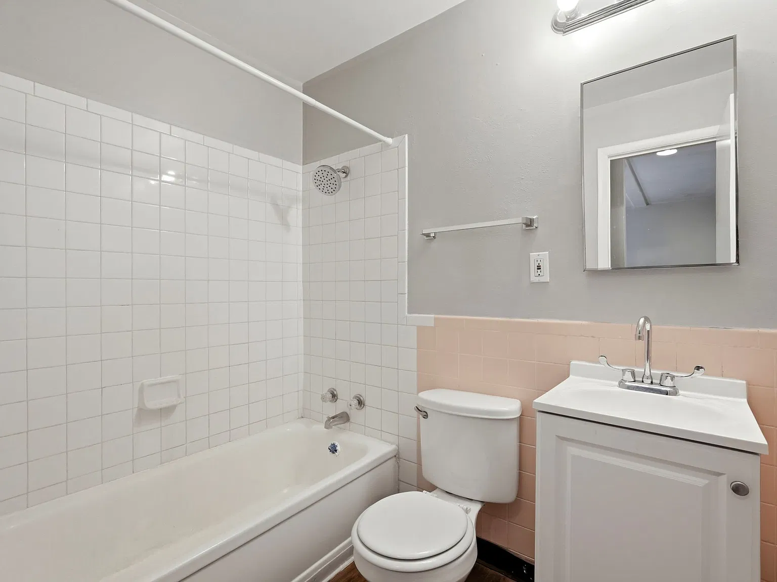 3 bed, 950 sqft, $1,500 — Photo 1