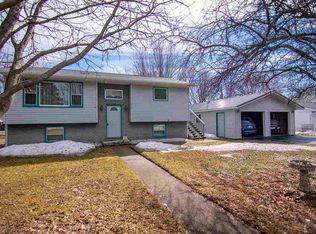 210 S 6th St, Abbotsford, WI 54405