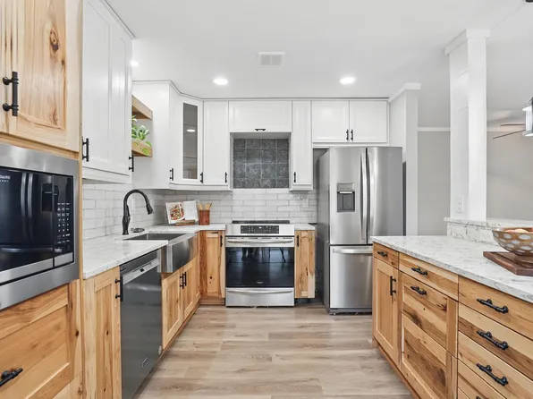 5967 Fernwood St, Shoreview, MN 55126