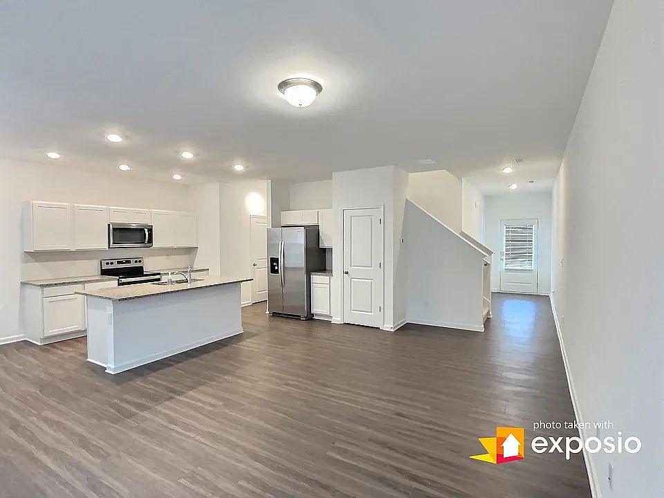 2nd image of 1417 Ben Park Way #1417