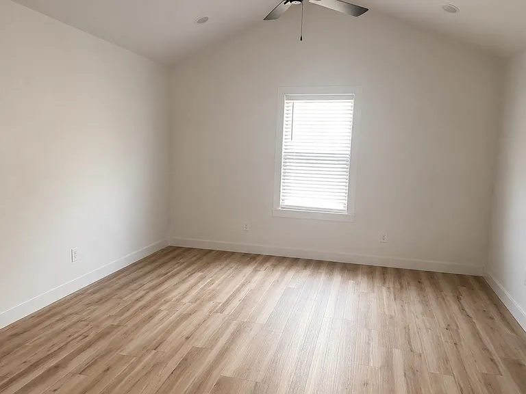 5042 S Montgomery St — Photo 3