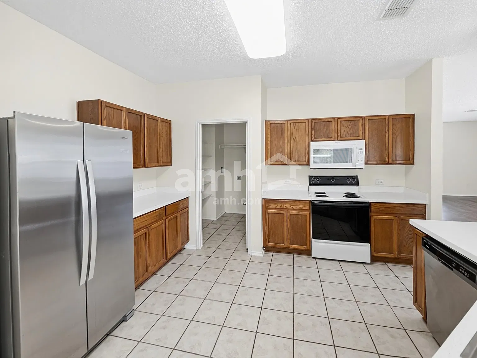 4 bed, 2.5 bath, 2697 sqft, $2,570 — Photo 3