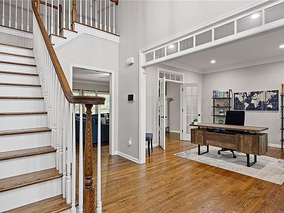 4th image of 3180 Crestmont Way NW