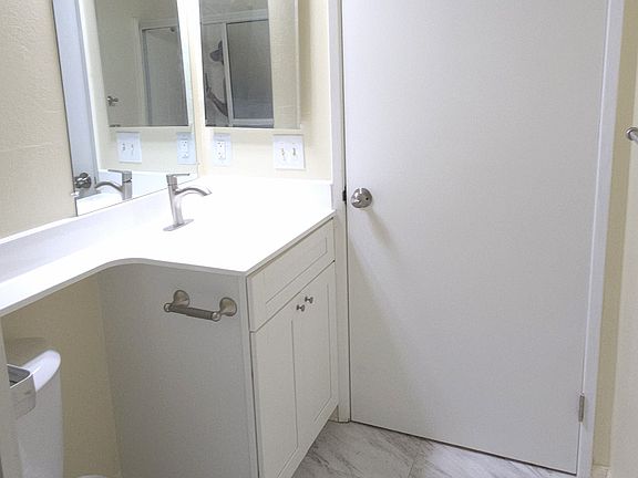 5th image of 15449 Nordhoff St #6