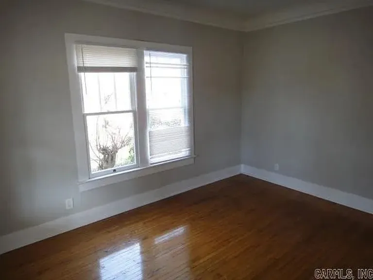 418 Newport Ave — Photo 5