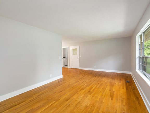 5th image of 3228 Lagrange Dr