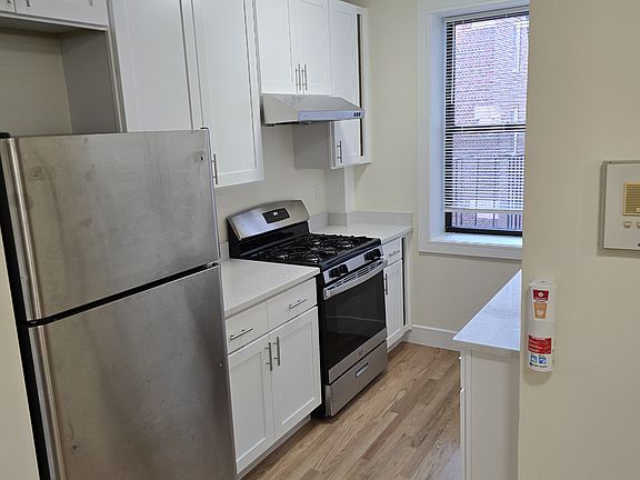 4th image of 3620 Bowne St APT 4K