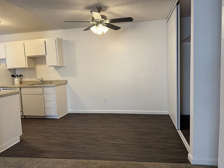 Shasta Terrace — Photo 15