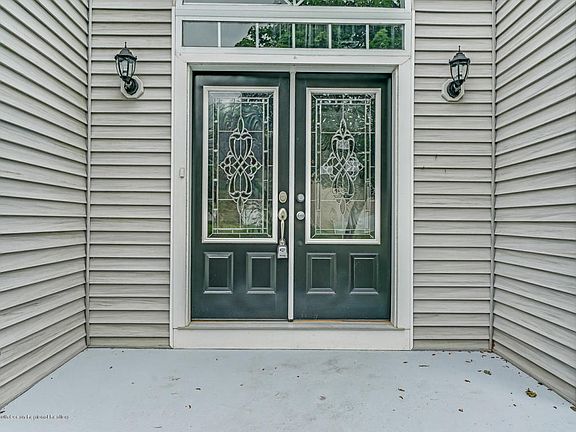 3rd image of 231 Oak Forest Dr