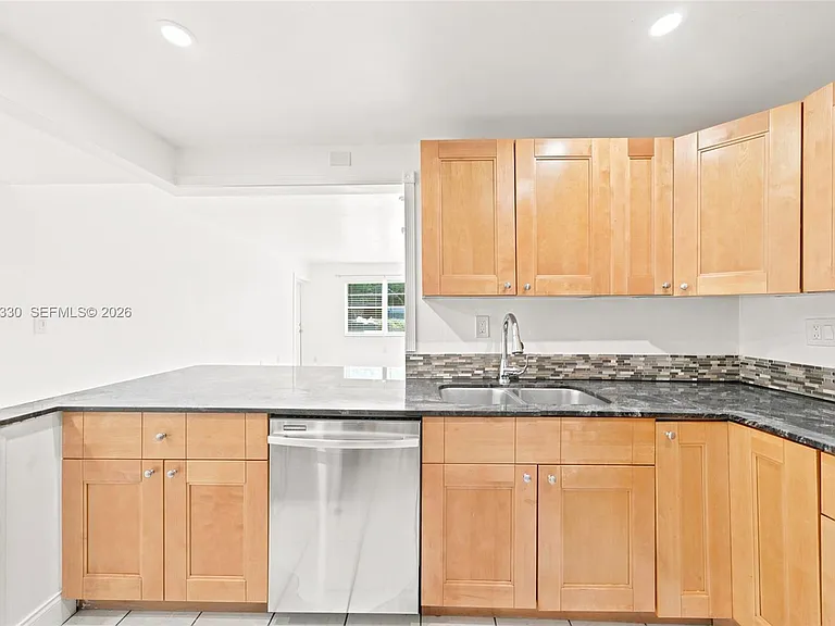 4384 NW 9th Ave #19-1D — Photo 6