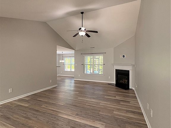 4th image of 276 English Oak Dr