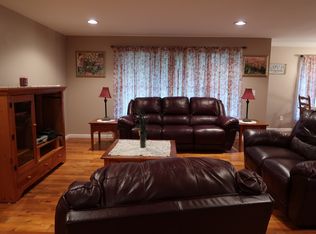 32 Victory Ct, Dover, NJ 07801