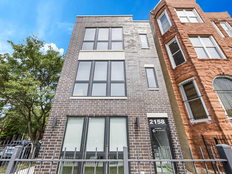 2158 W Adams St #1
