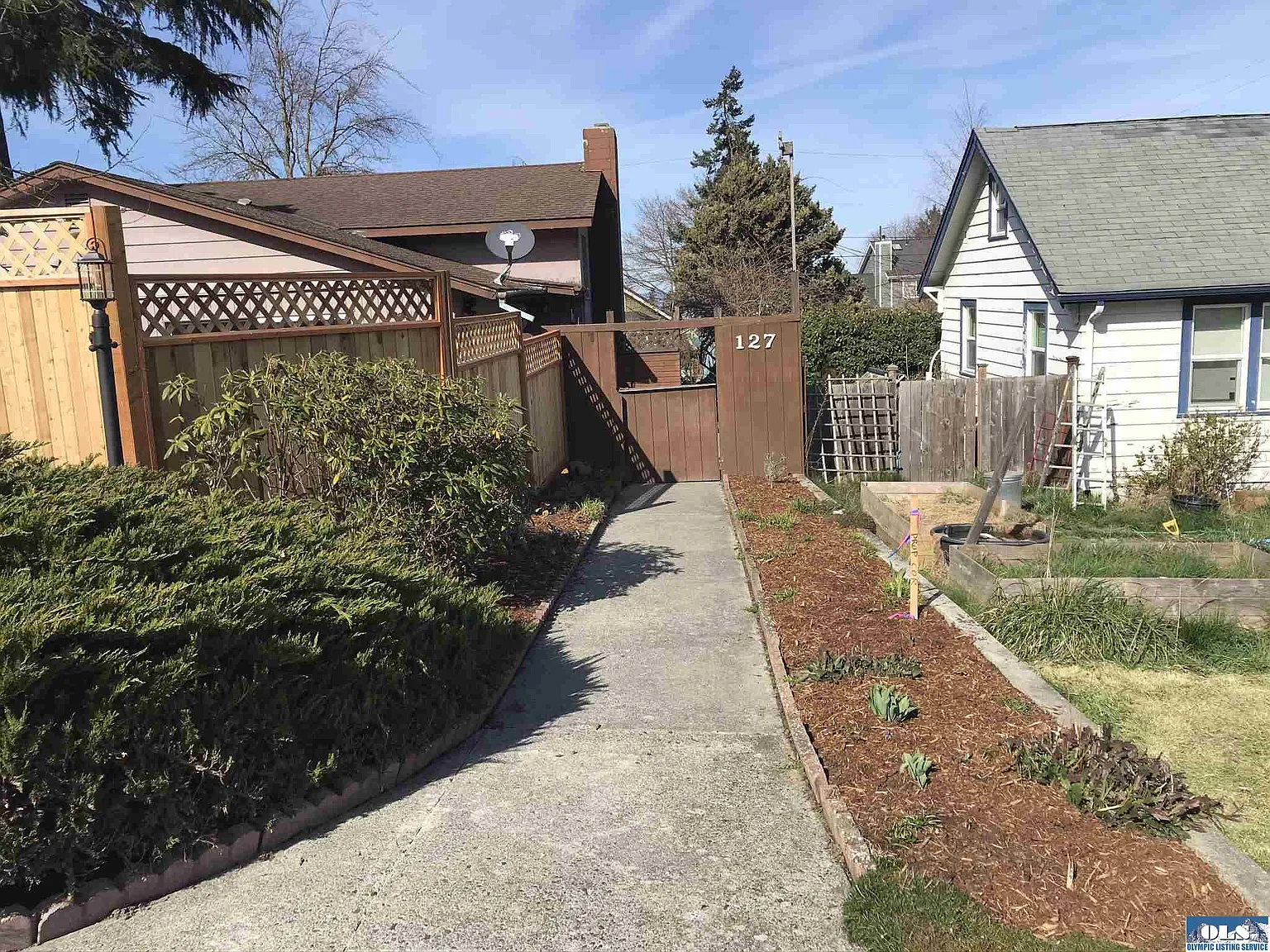 127 E Lopez Ave photo 1