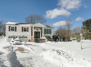32 Peppermint Rd, Commack, NY 11725