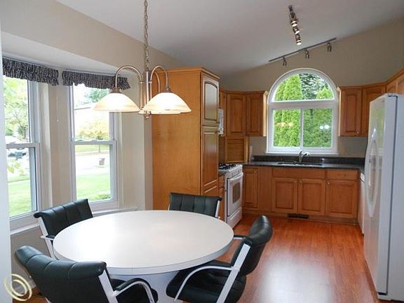 3rd image of 789 Pepper Dr