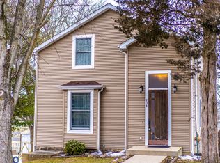 208 W High St, White Heath, IL 61884