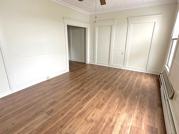 Living Room- gorgeous Ceiling!