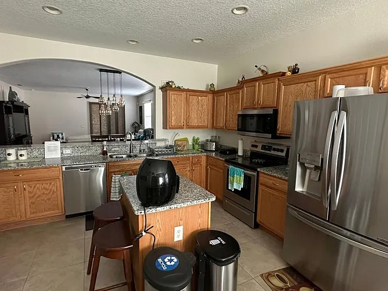 412 Waterside Cir — Photo 2