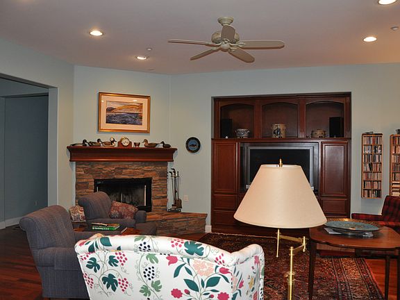 FR w/ wood-burning fireplace